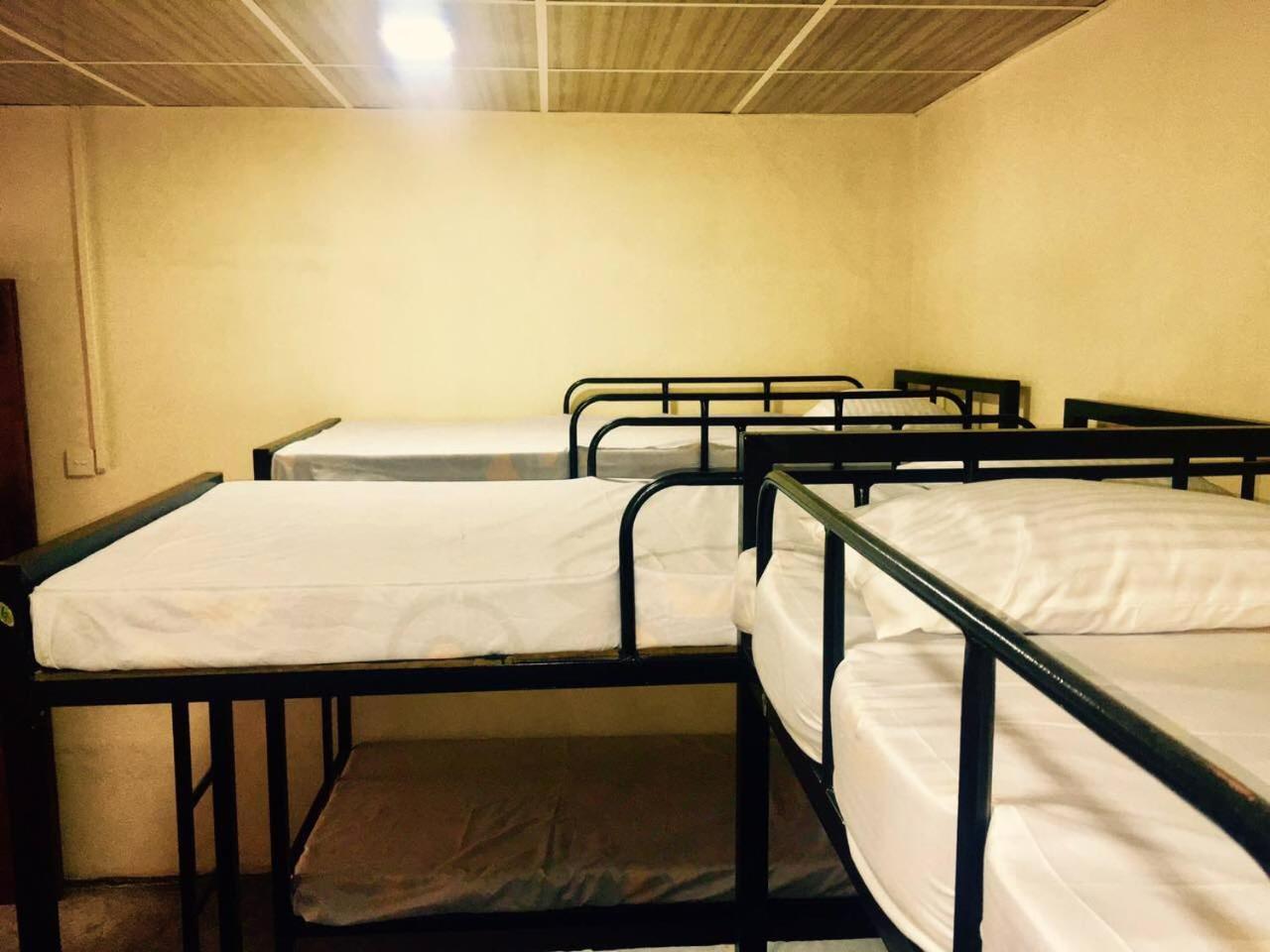 J Hostel Канди Екстериор снимка