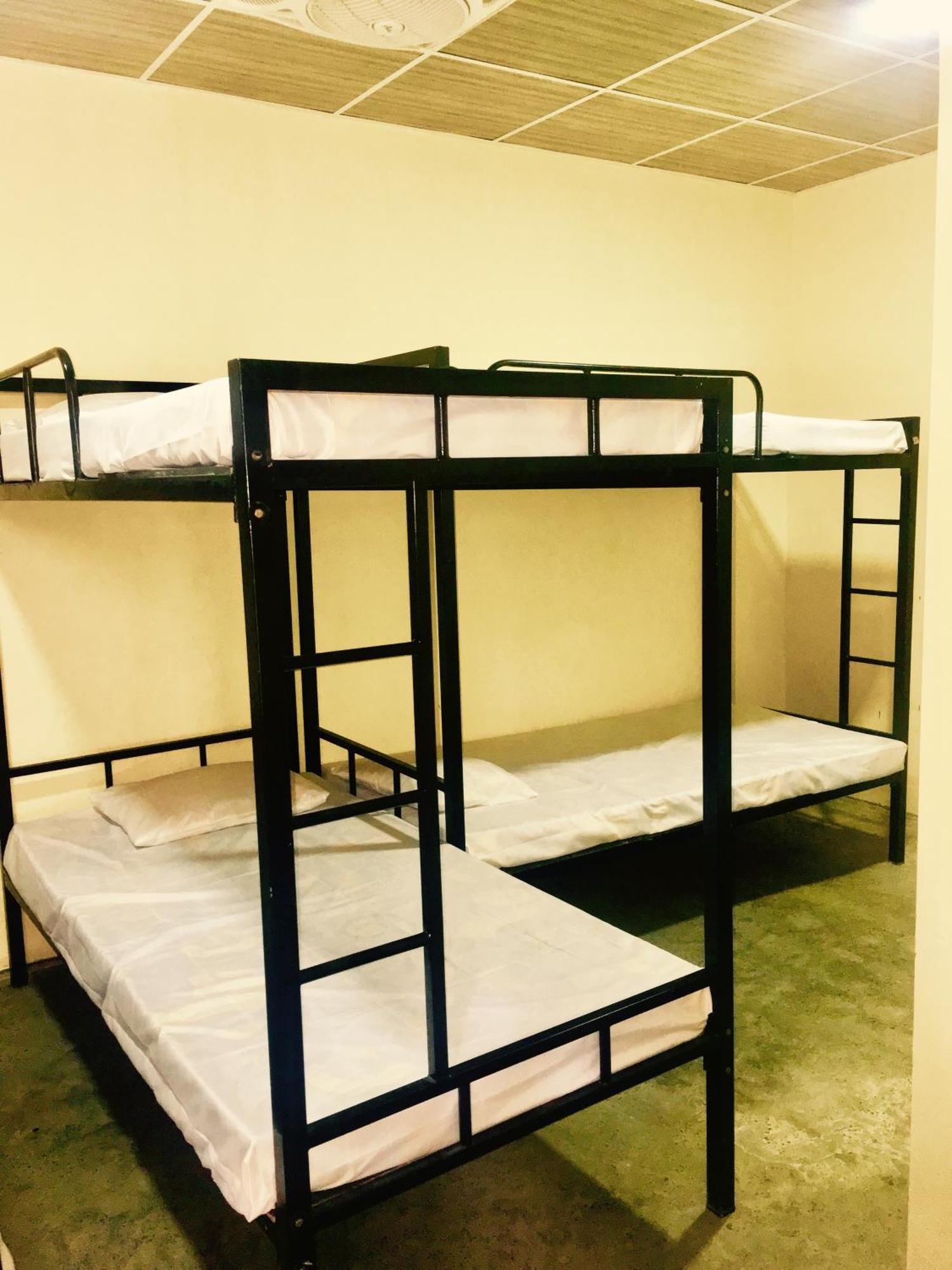 J Hostel Канди Екстериор снимка