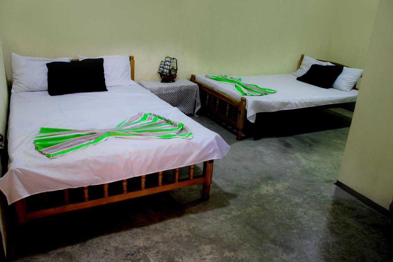 J Hostel Канди Екстериор снимка