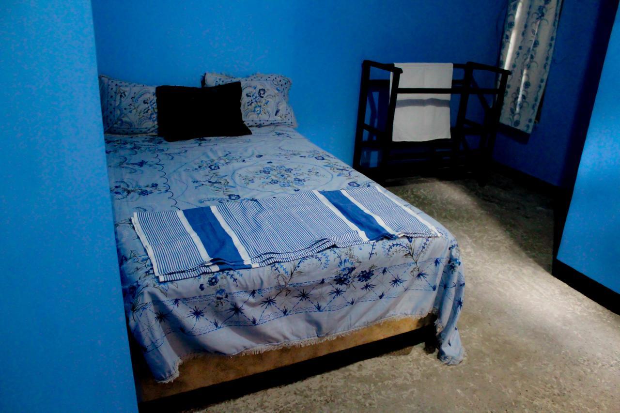 J Hostel Канди Екстериор снимка