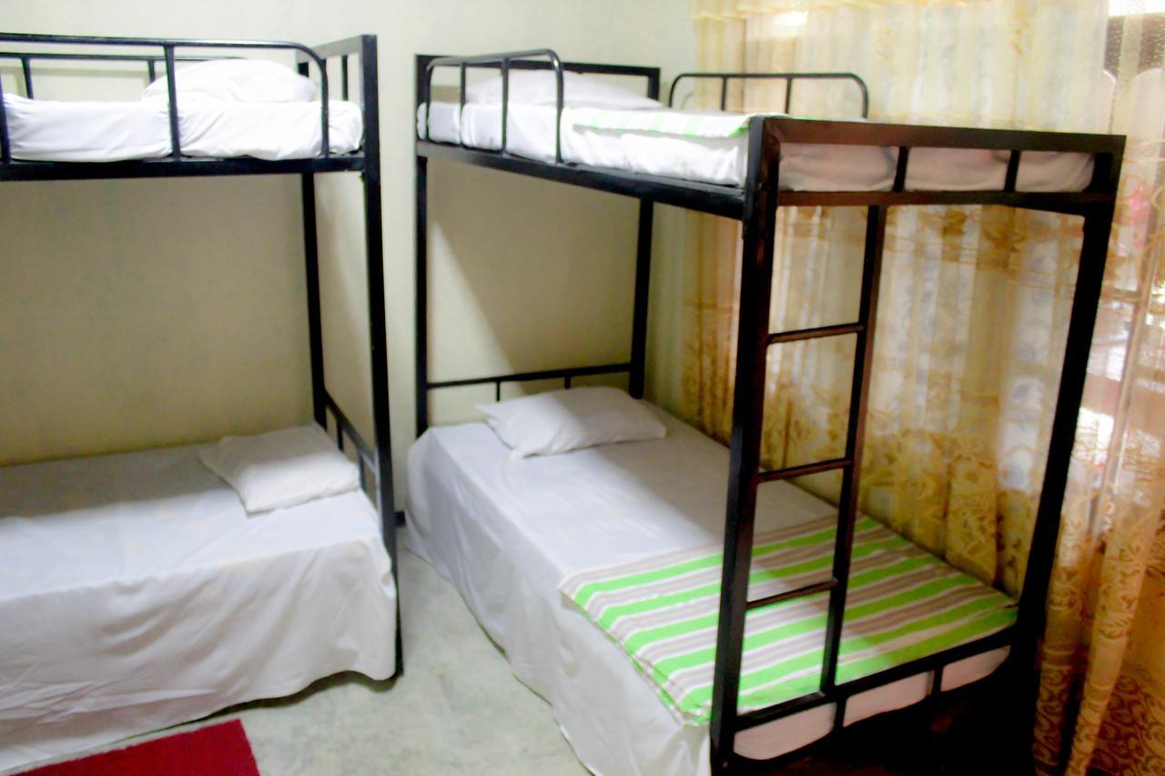 J Hostel Канди Екстериор снимка