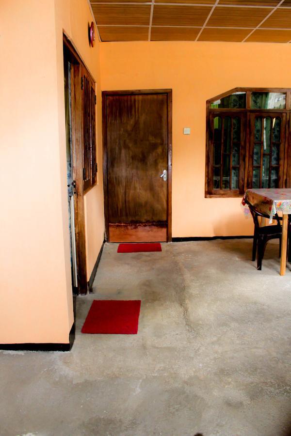 J Hostel Канди Екстериор снимка