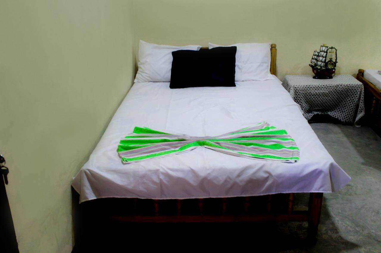 J Hostel Канди Екстериор снимка