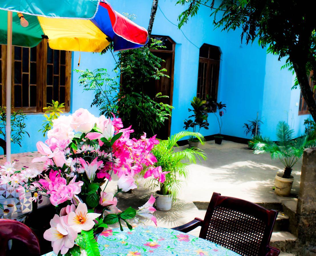J Hostel Канди Екстериор снимка