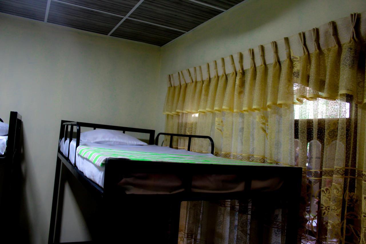 J Hostel Канди Екстериор снимка