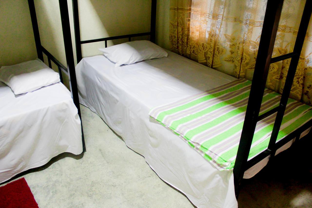 J Hostel Канди Екстериор снимка